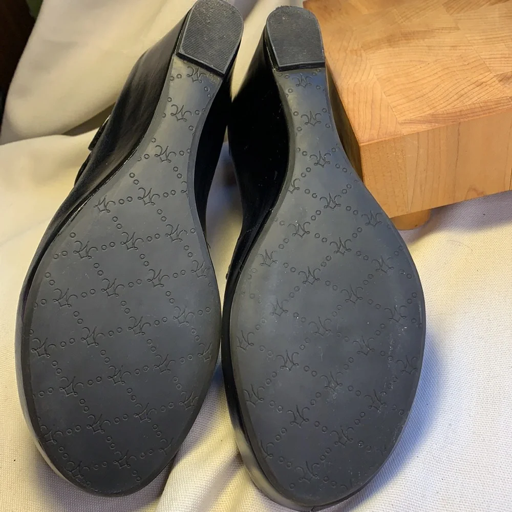 Johnston & Murphy almost NEW leather wedge peeptoe